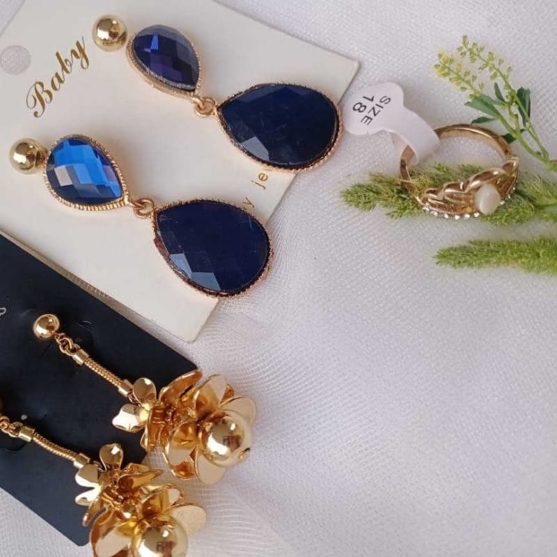 2 Pairs Of Western Earrings And Ring